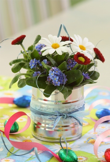 Easter Table Decoration using Daisies
