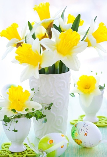Easter Decoration using Daffodils