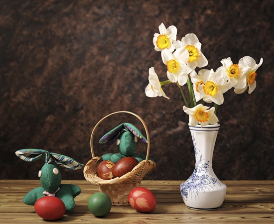 Using daffodils for Easter Decoration