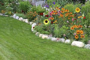 flower bed border-rocks used as flower bed border