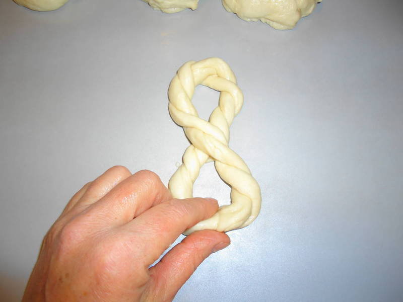 Press the ends of the ropes and form the eight shape