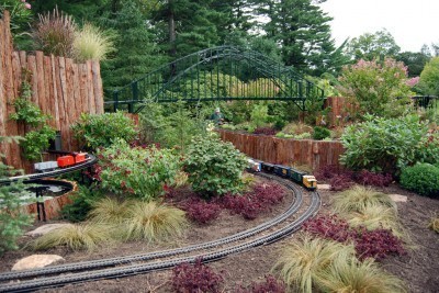train-garden