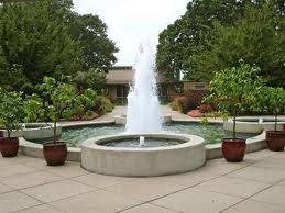 Garden Fountain features