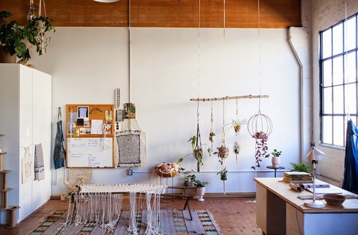 macrame-plant-hangers-work-studio-emily-katz-gardenista
