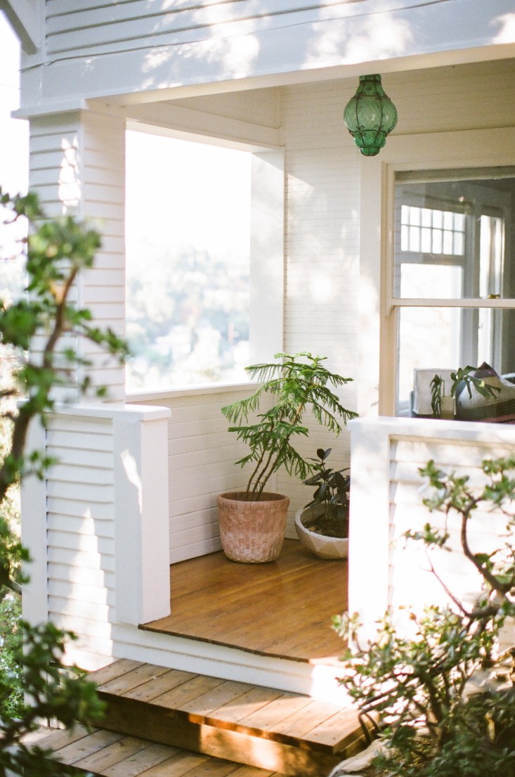 Kathleen-Whitaker-Echo-Park-Entry-Porch-Gardenista-01