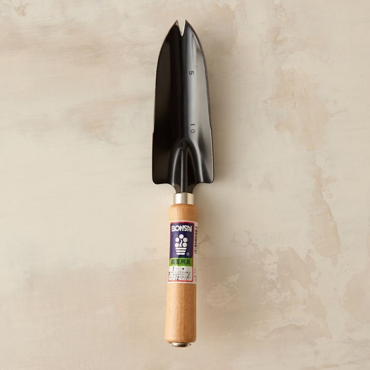 Japanese-Steel-Fork-Tip-Trowel-Gardenista