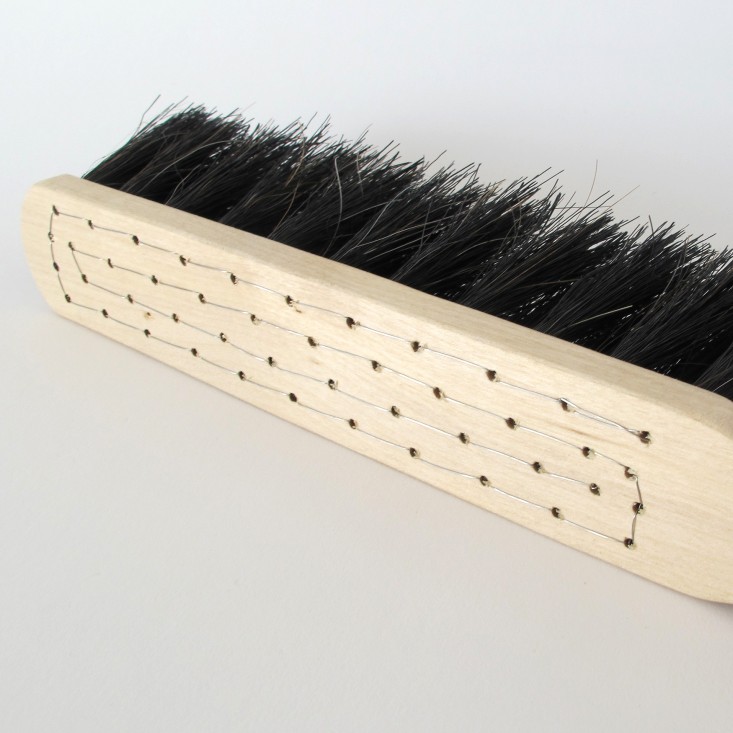 bench broom-2-hantverk-garden-objects-gardenista