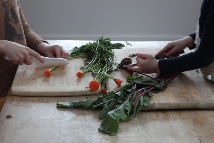 Compost Garden, cutting tops of veggies -DIY_Gardenista_2