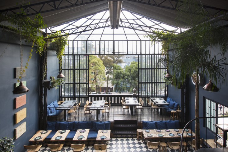 retractable awning at romita restaurant in mexico city by mimi giboin for gardenista