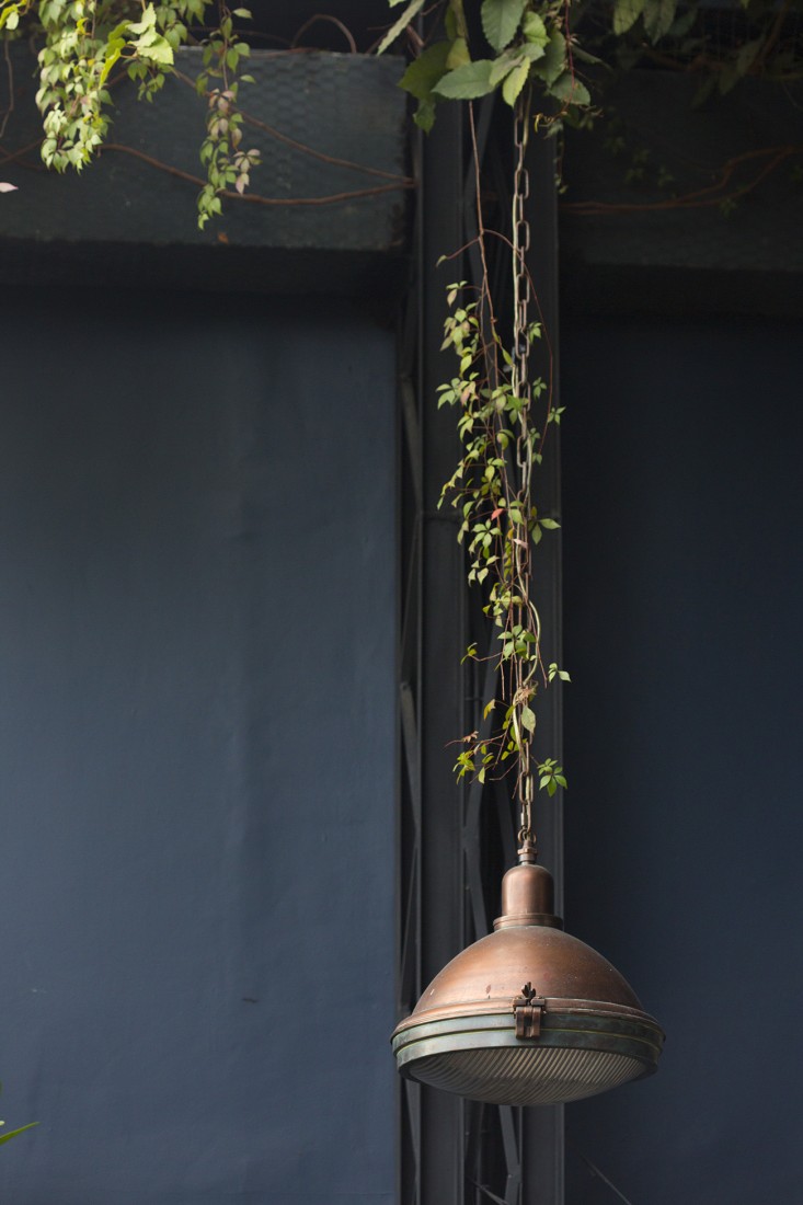 pendant lamp at romita restaurant in mexico city by mimi giboin for gardenista