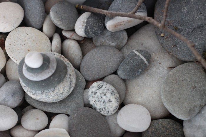 diy desktop zen garden, stones, Gardenista