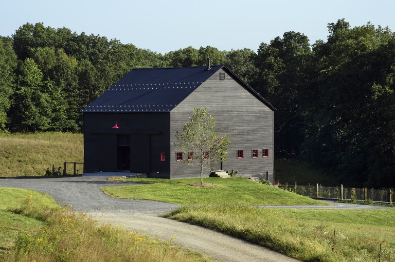 barliswedlick-barn-gray-gravel-drive-fence-gardenista