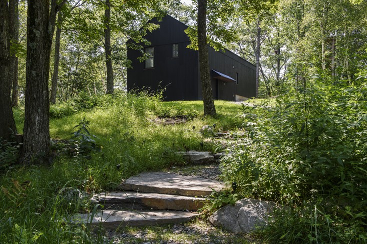 barliswedlick-passive-house-gray-path-stone-woodlands-gardenista