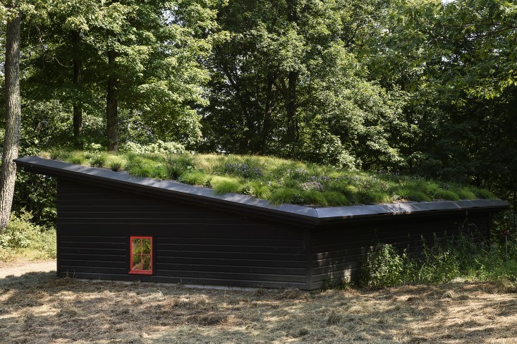 barliswedlick-garage-green-roof-gardenista