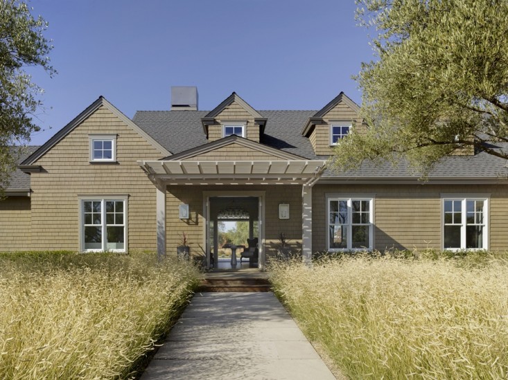 scott-lewis-vineyard-retreat-grasses-northern-california-1-gardenista