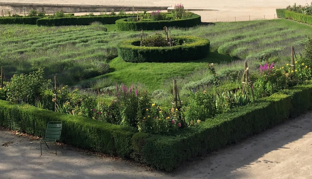 paris-symmetry-tuileries-gardenista