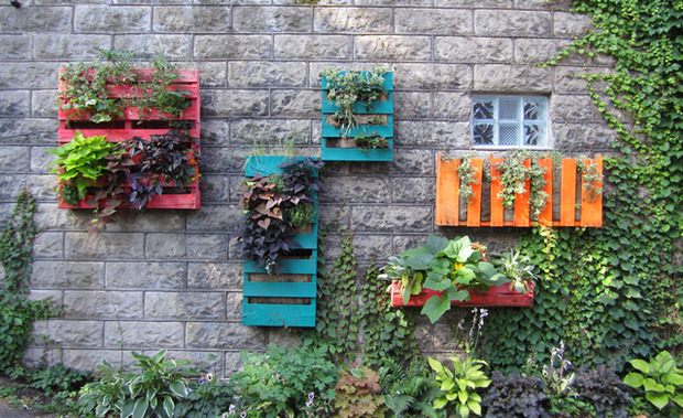 wood pallet vertical garden idea