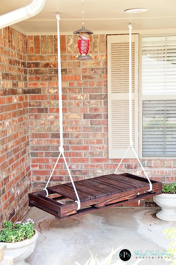 DIY pallet swing