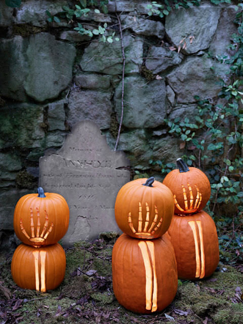 54eb606838d69_-_clx-pumpkin-decorating-ideas-skeleton-s2